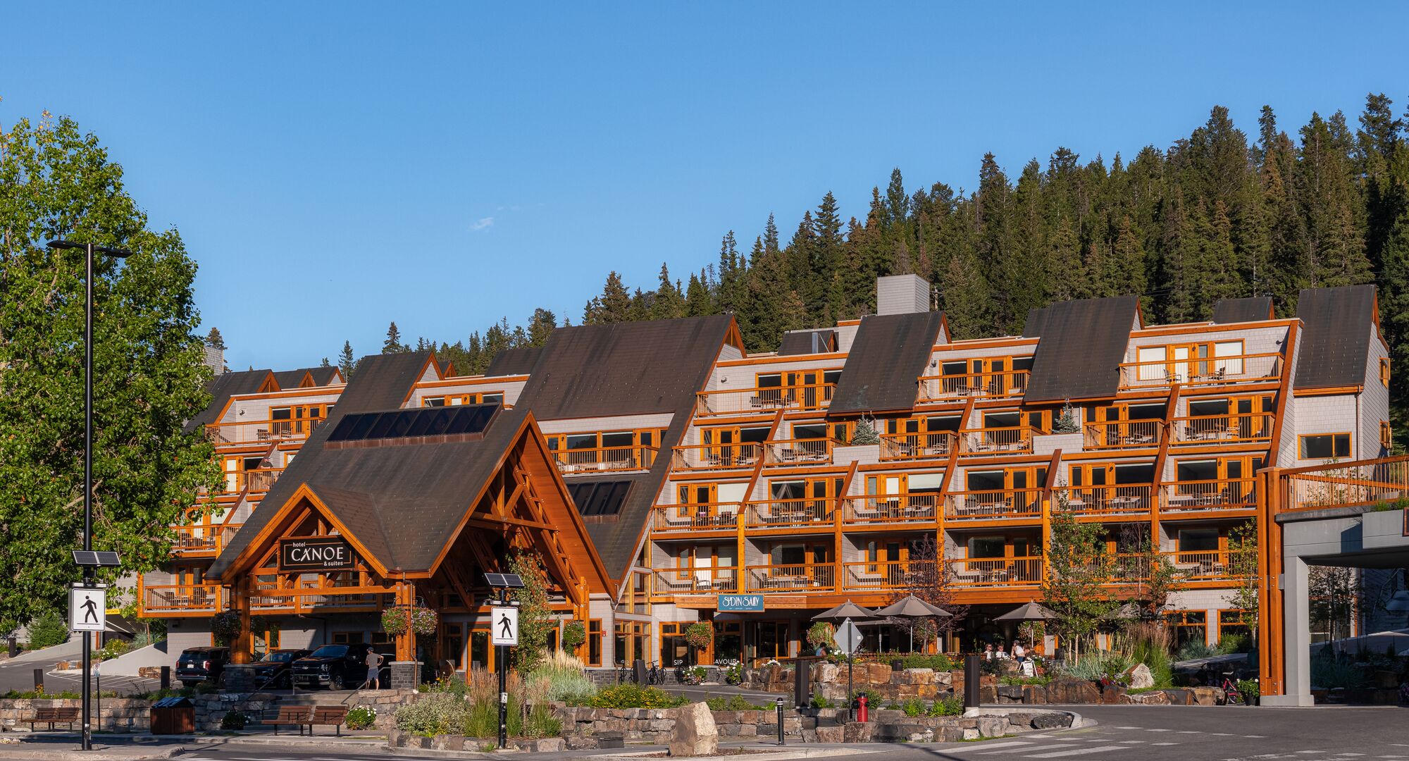 Hotel Canoe and Suites in the Summertime