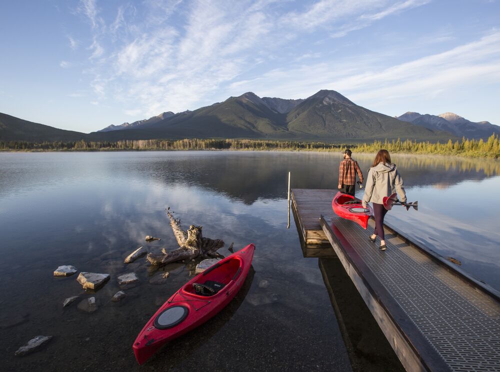 Two people kayaking at Vermillion Lakes in Banff National Park