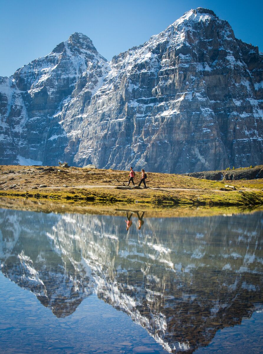 A lake with a view of the Valley of the Ten Peaks in the back in Banff National Park