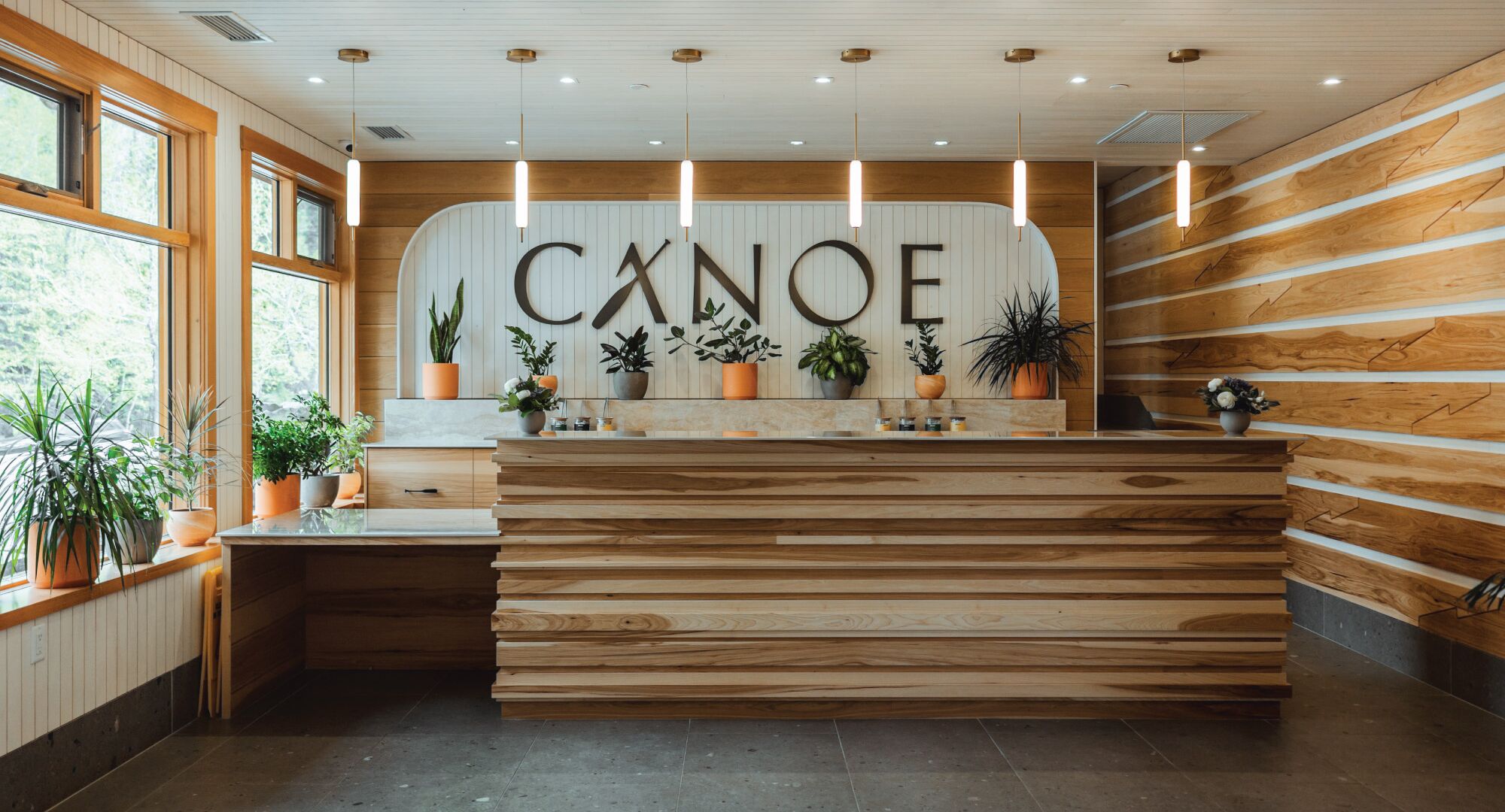 Hotel Canoe & Suites Lobby