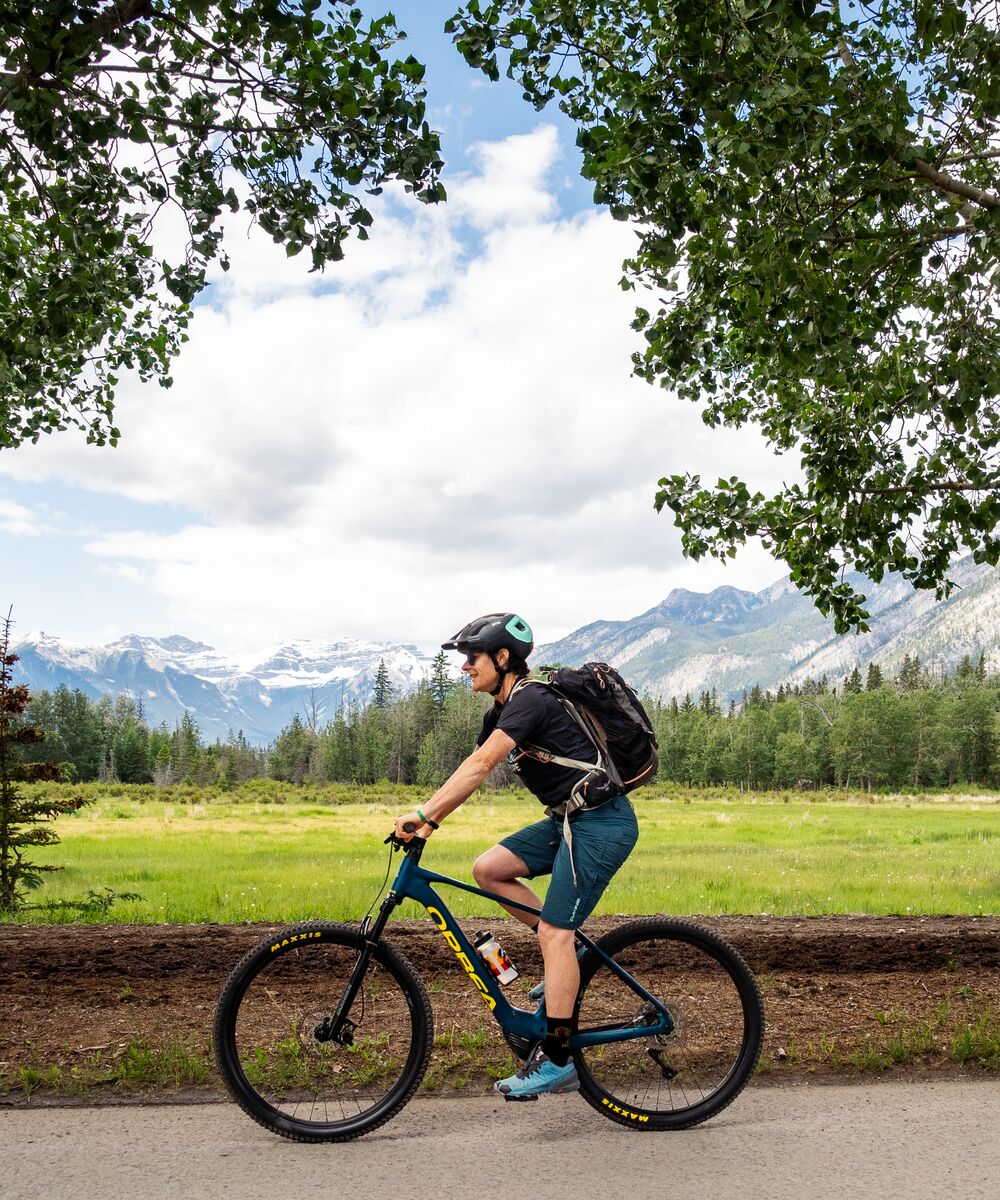 Two people biking the golf course loop in Banff National Park