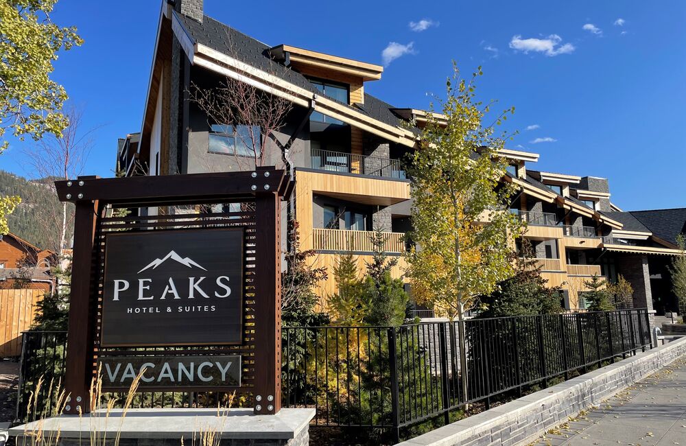  Peaks Hotel & Suites