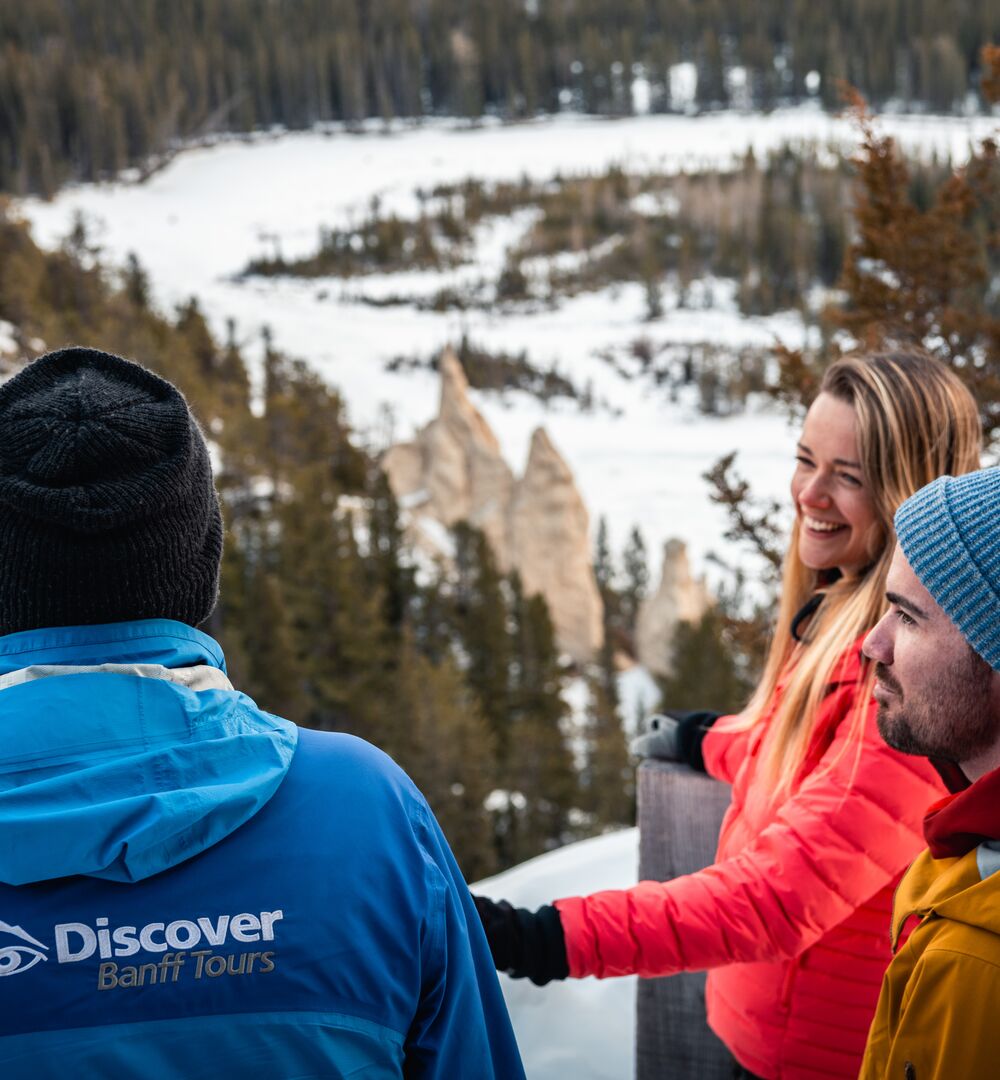 Group of people with a guide at the Hoodoos viewpoint in Banff on a guided tour