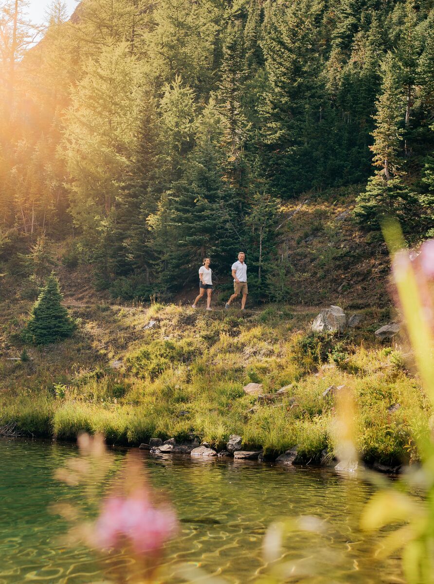 A couple hiking the Lake Agnes trail in Lake Louise in the summer