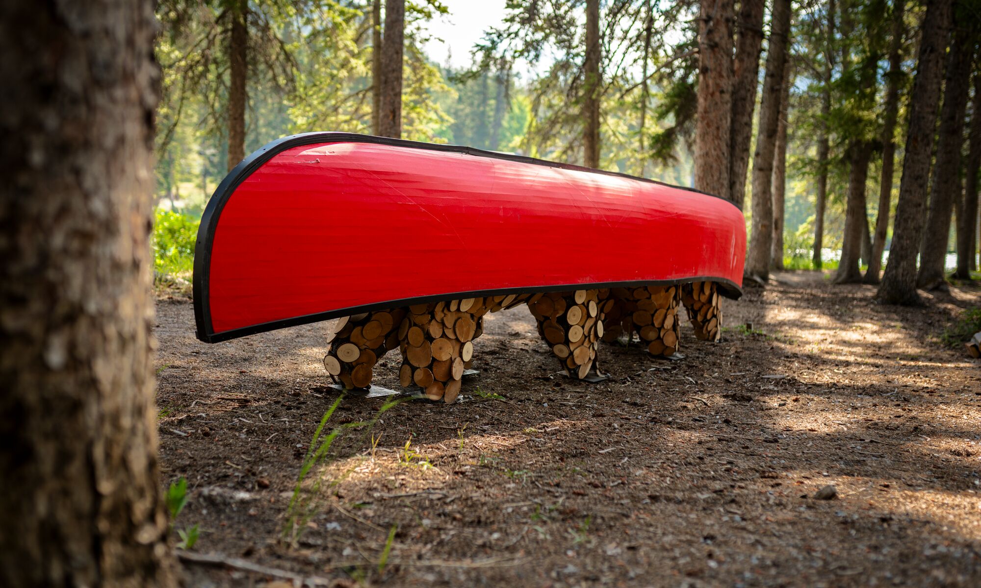 An art piece of a canoe on the back of two bears on the Art in Nature Trail in Banff National Park.