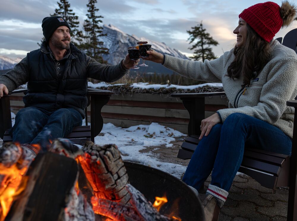 Two people enjoying après at Juniper Bistro.