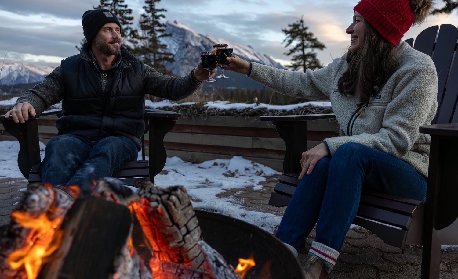 Two people enjoying après at Juniper Bistro.
