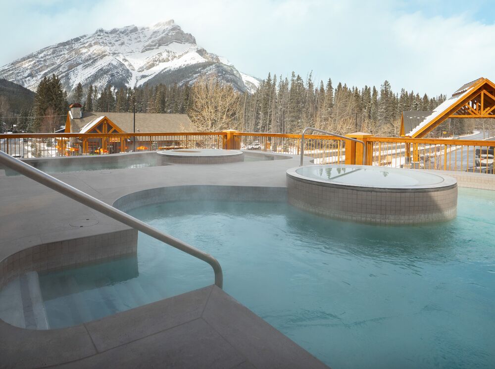 Outdoor hot tub at Otter Hotel in Banff in the winter.
