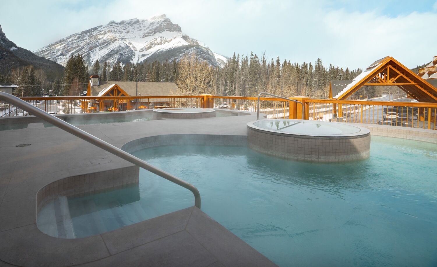 Outdoor hot tub at Otter Hotel in Banff in the winter.