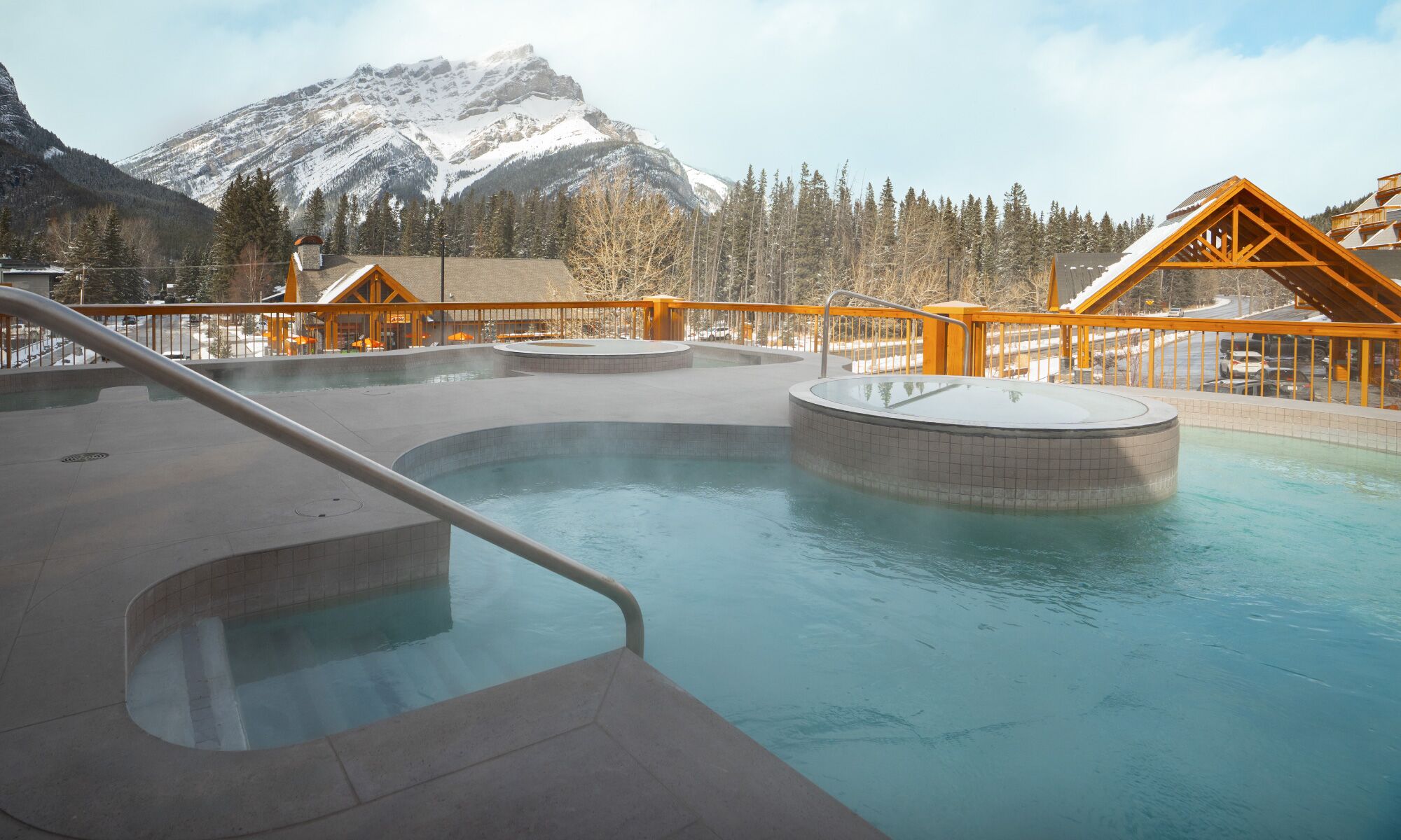 Outdoor hot tub at Otter Hotel in Banff in the winter.