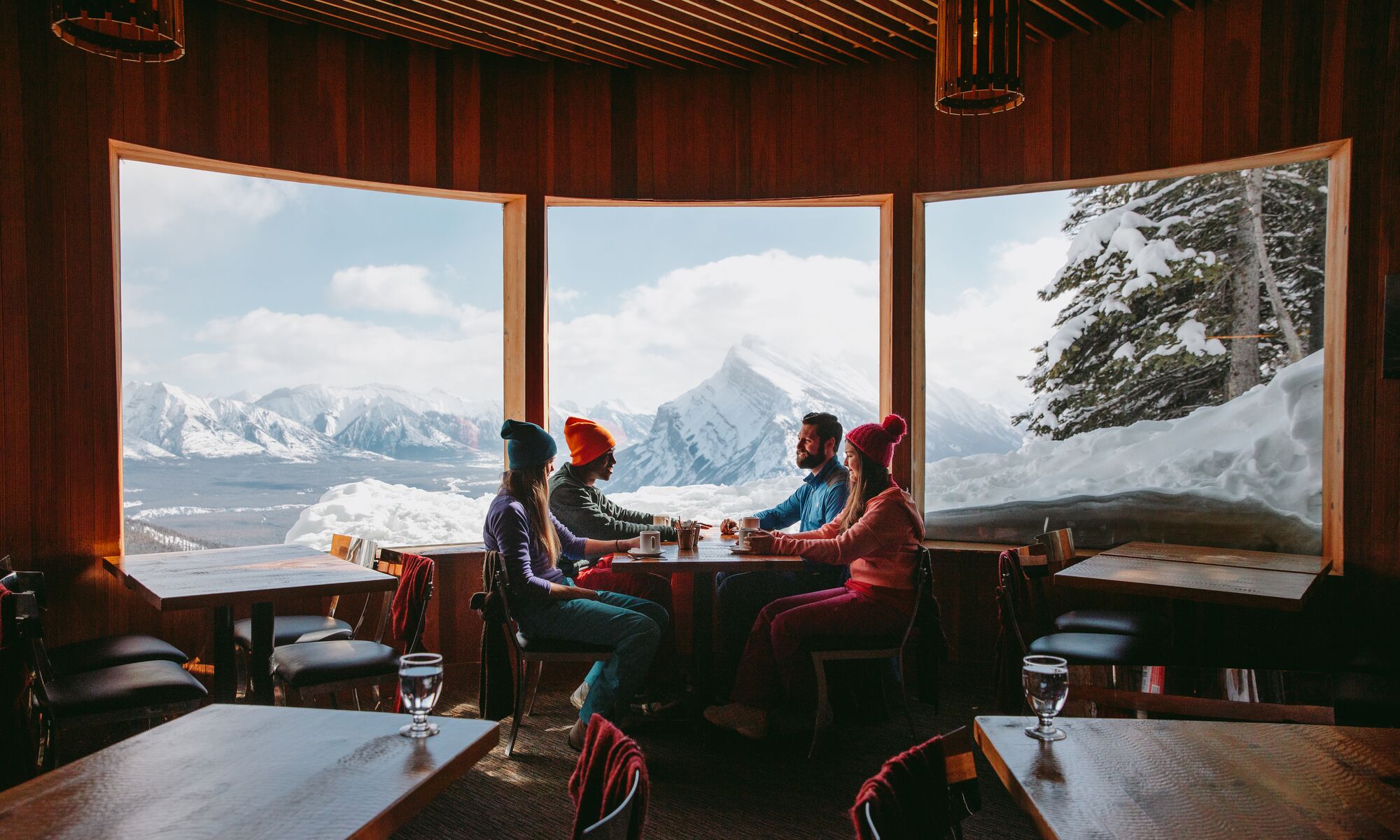 Friends enjoy a meal in The Cliffhouse Bistro 