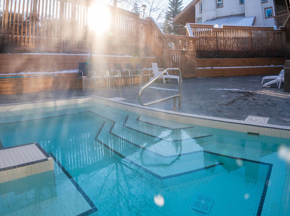 Outdoor hot tub at Banff Rocky Mountain Resort in Banff.