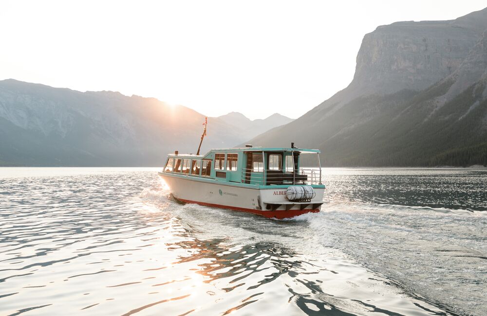 Cruise on Lake Minnewanka