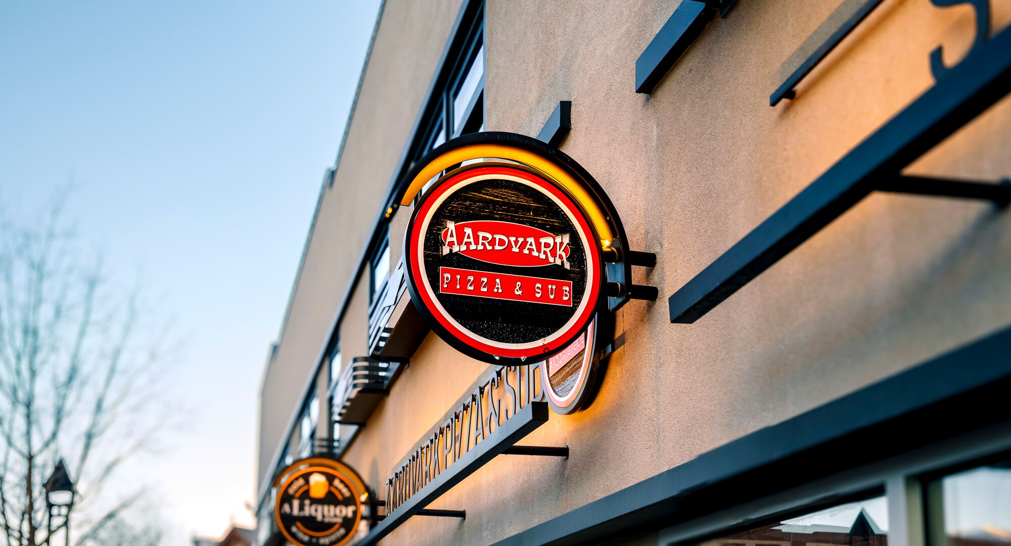 Aardvark Pizza & Sub sign and exterior