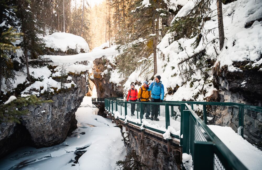 Winter Hiking ijn Johnston Canyon