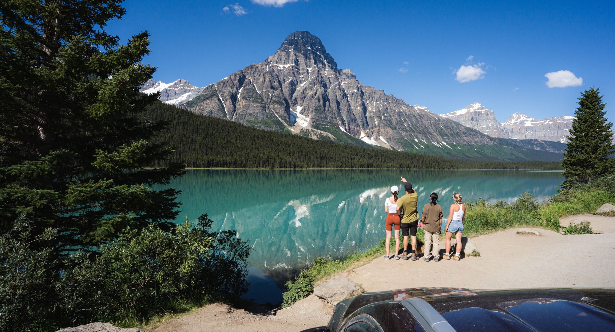 A group of friends taking in the views at Waterfowl Lakes on a drive along the Icefields Parkway in summer